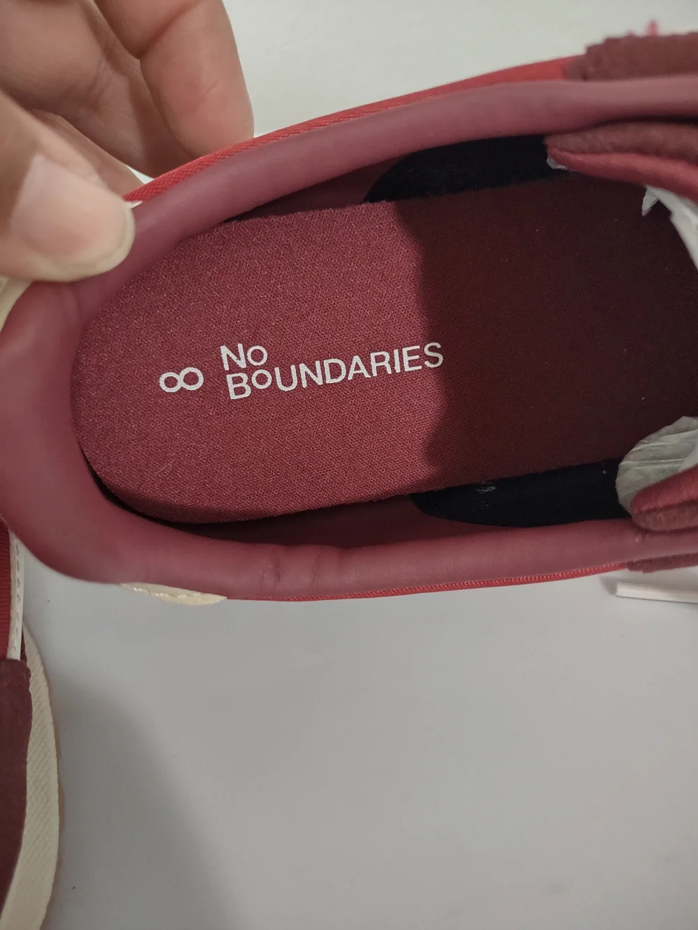 No Boundaries Women's Burgundy and White Retro Sneakers Size 8